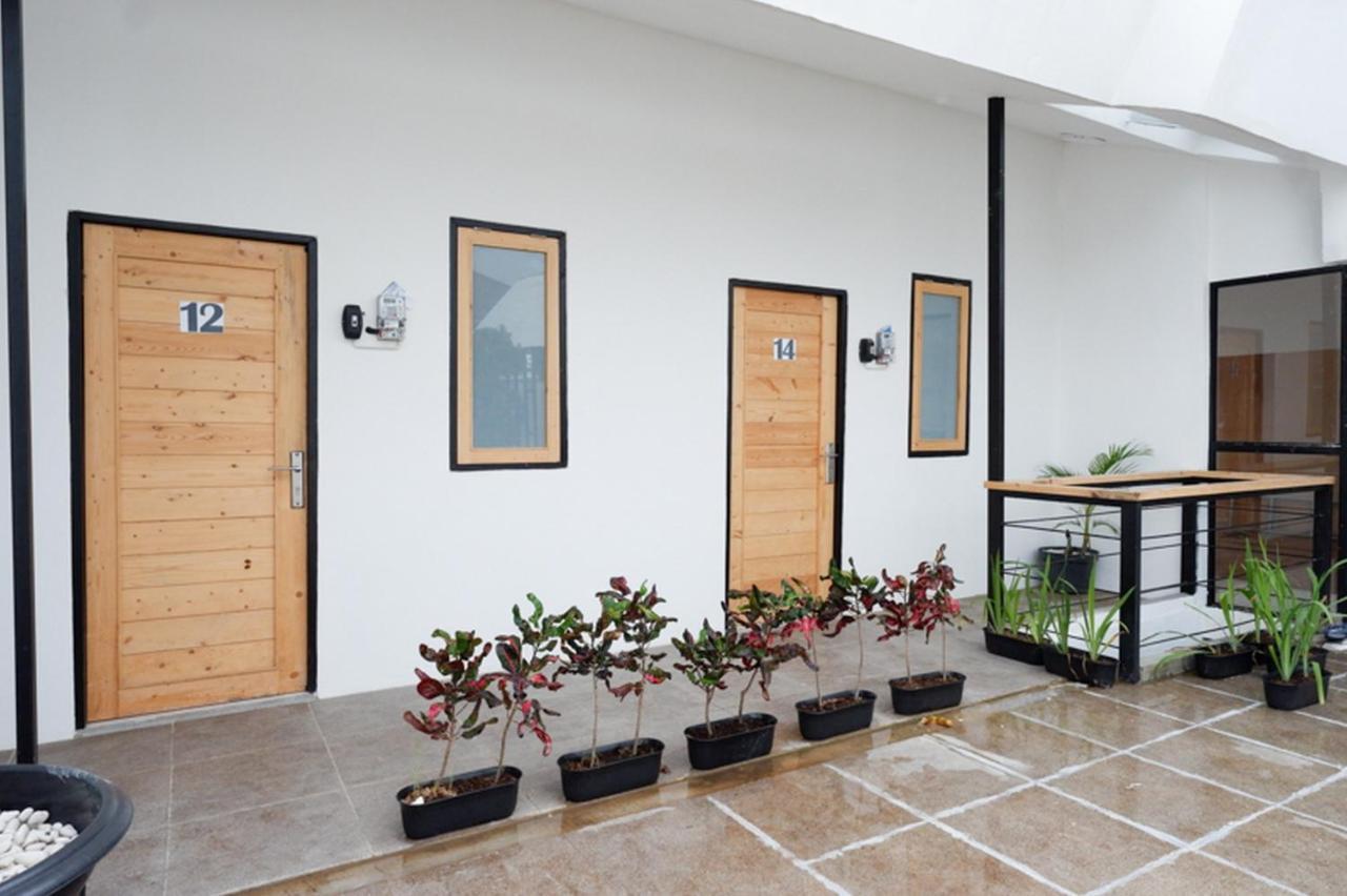 Reddoorz @ Demangan Sari Residence Pakualaman Exterior photo